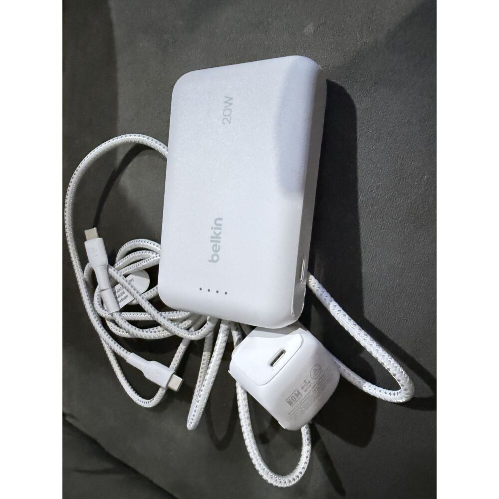 Belkin BoostCharge 10K Power Bank 20W USB-C Cable & Wall Charger Bundle White